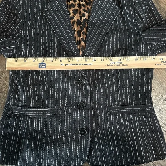 CAbi black pinstripe tailored blazer jacket women's 6 animal print lining - Picture 8 of 9